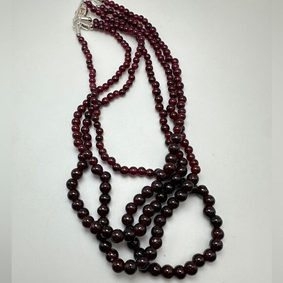Three strands of SOLID GARNET graduated beaded necklace with silver tone clasp! - Picture 3 of 11